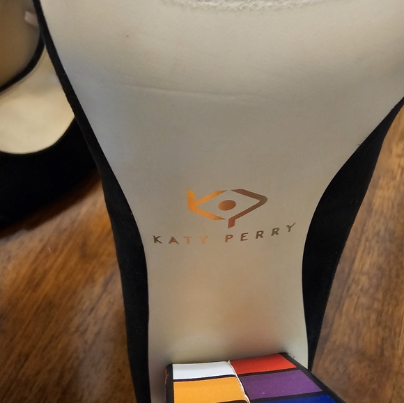 Katy Perry Blace Suede Peep Toe block heel pumps / shoes Size 6.5 NEW - Picture 2 of 7